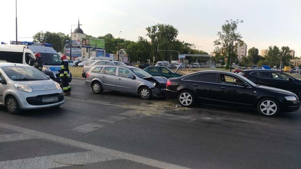  Wypadek na rondzie Dmowskiego w Lublinie (zdjęcie 2) - Autor: Grzegorz Rekiel