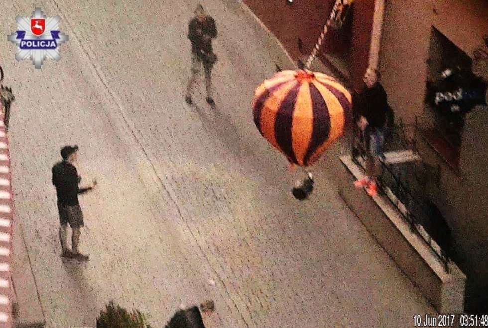  Ukradli kosze z balonów nad ul. Grodzką (zdjęcie 3) - Autor: Policja