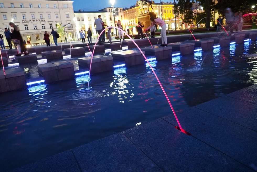  Nowa fontanna na placu Litewskim  (zdjęcie 8) - Autor: Wojciech Nieśpiałowski
