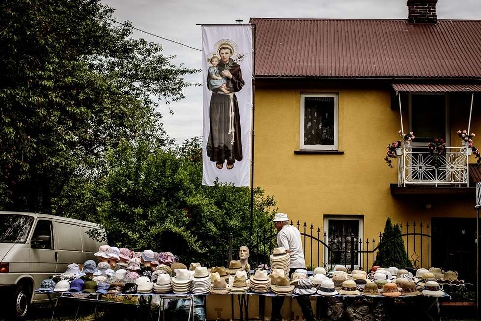  Uroczystości odpustowe ku czci św. Antoniego w Radecznicy (zdjęcie 210) - Autor: Andrzej Mikulski