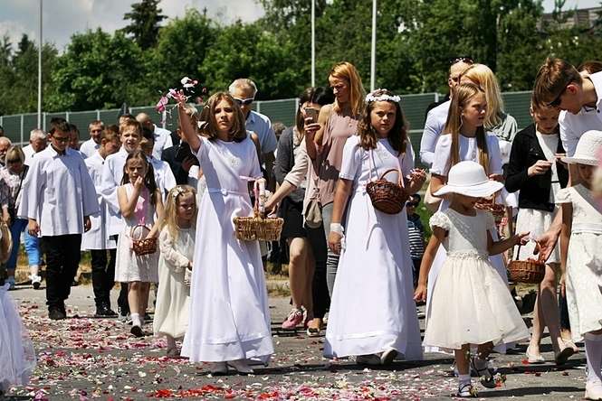 Boże Ciało. Procesja w parafii pw. św. Andrzeja Boboli w Lublinie