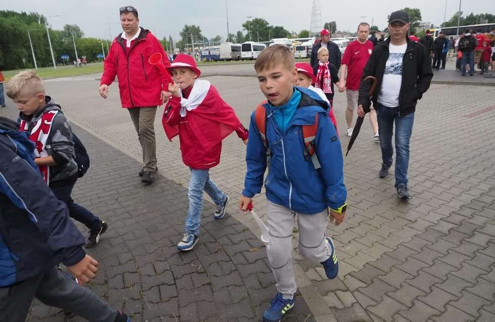  Kibice przed meczem Polska - Słowacja (zdjęcie 3) - Autor: Wojciech Nieśpiałowski