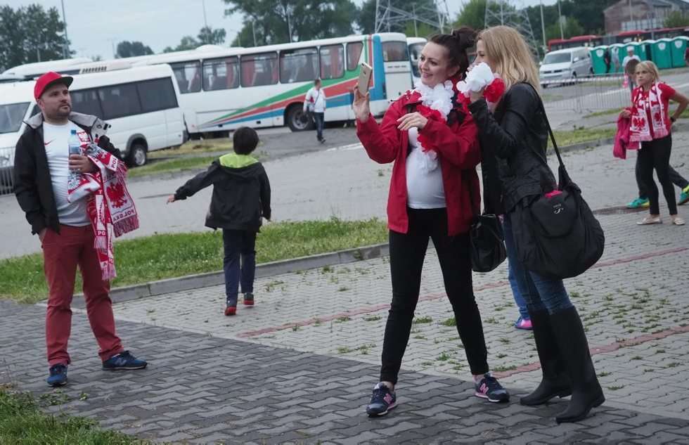  Kibice przed meczem Polska - Słowacja (zdjęcie 27) - Autor: Wojciech Nieśpiałowski