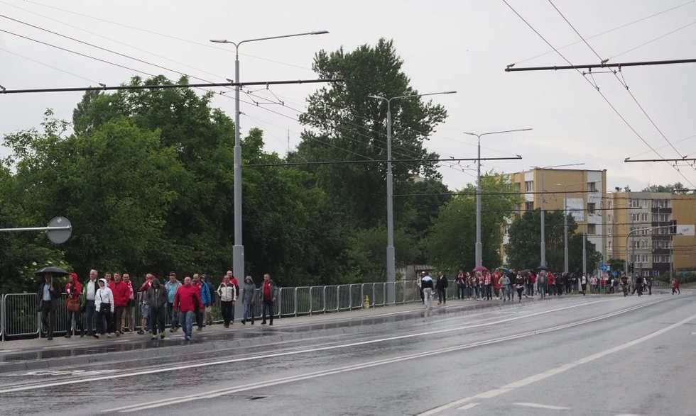  Kibice przed meczem Polska - Słowacja (zdjęcie 2) - Autor: Wojciech Nieśpiałowski