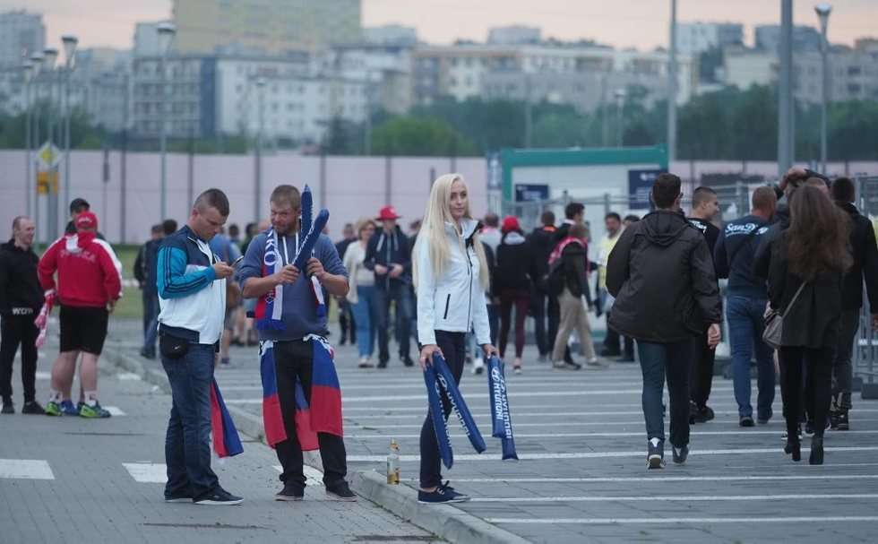  Kibice przed meczem Polska - Słowacja (zdjęcie 33) - Autor: Wojciech Nieśpiałowski