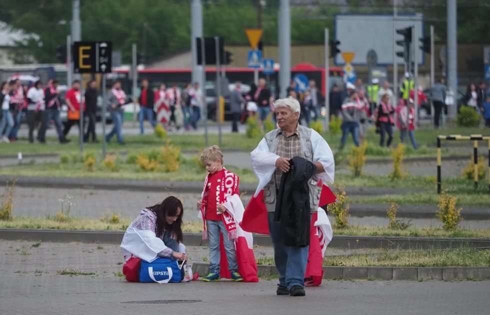  Kibice przed meczem Polska - Słowacja (zdjęcie 14) - Autor: Wojciech Nieśpiałowski