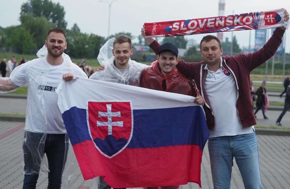  Kibice przed meczem Polska - Słowacja (zdjęcie 11) - Autor: Wojciech Nieśpiałowski