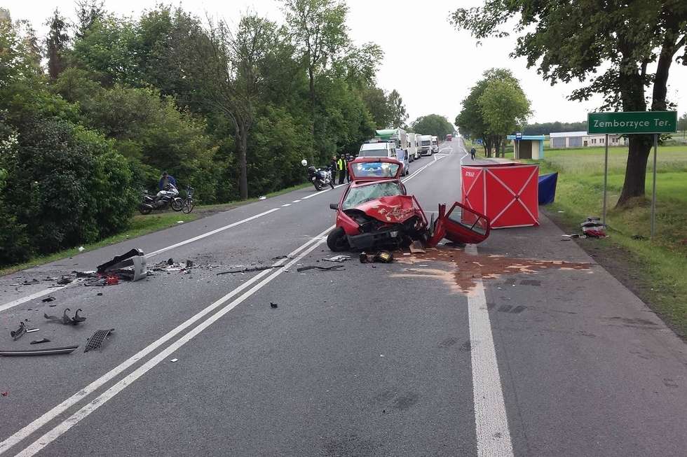  Wypadek w Zemborzycach Tereszyńskich (zdjęcie 1) - Autor: Czytelnik / alarm24