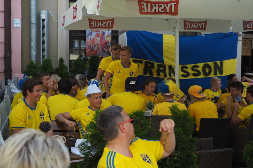  Kibice ze Szwecji bawią się w Lublinie (zdjęcie 38) - Autor: Maciej Kaczanowski