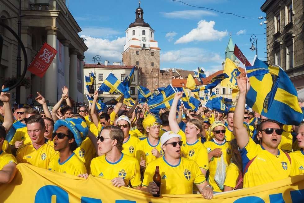   Szwedzcy kibice znów przeszli przez miasto  (zdjęcie 27) - Autor: Maciej Kaczanowski