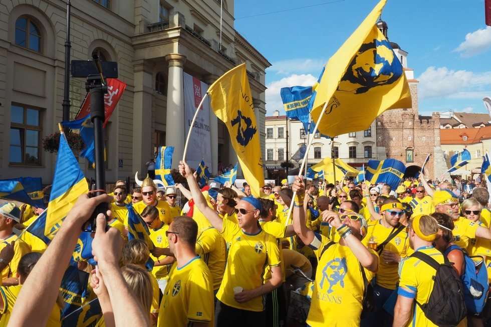   Szwedzcy kibice znów przeszli przez miasto  (zdjęcie 32) - Autor: Maciej Kaczanowski