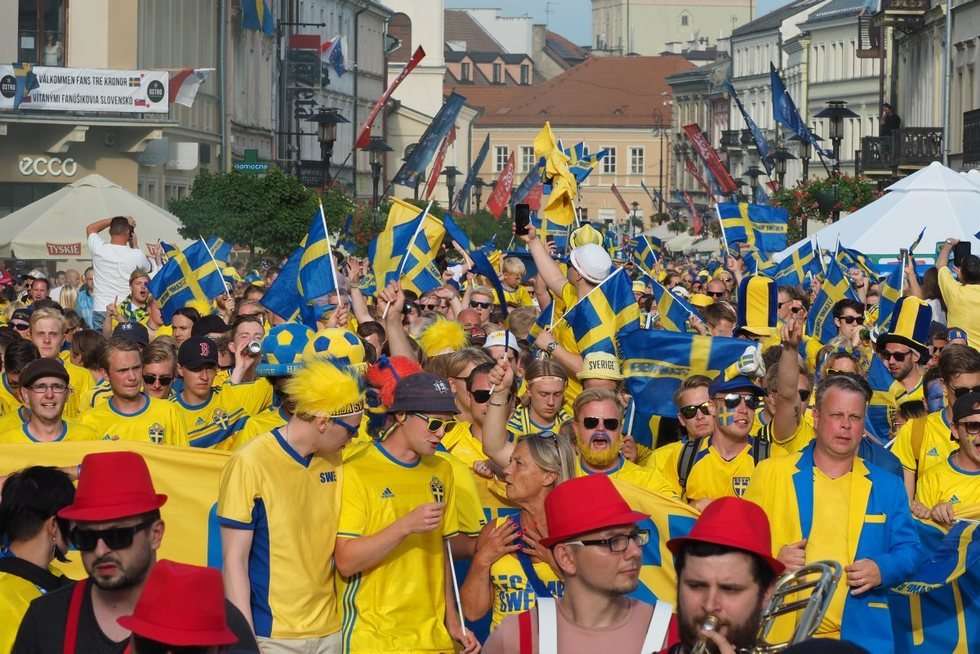   Szwedzcy kibice znów przeszli przez miasto  (zdjęcie 15) - Autor: Maciej Kaczanowski
