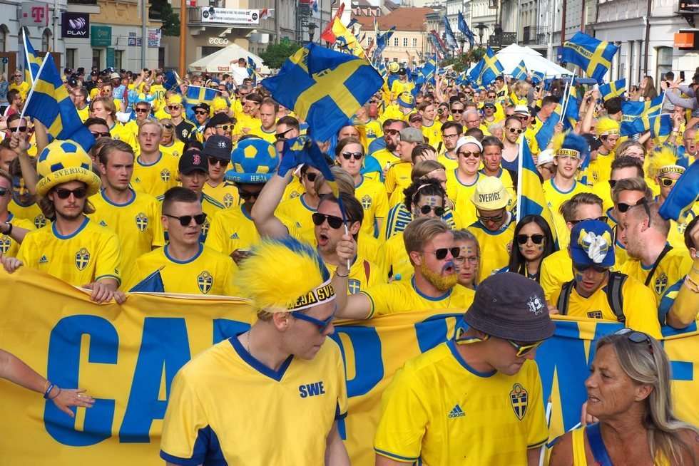   Szwedzcy kibice znów przeszli przez miasto  (zdjęcie 14) - Autor: Maciej Kaczanowski