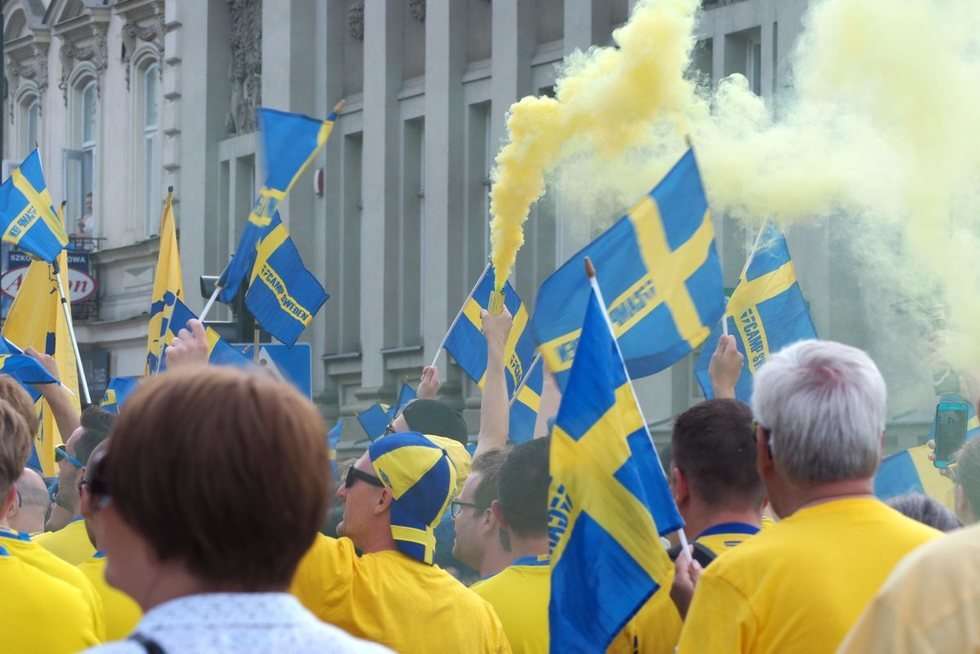   Szwedzcy kibice znów przeszli przez miasto  (zdjęcie 2) - Autor: Maciej Kaczanowski
