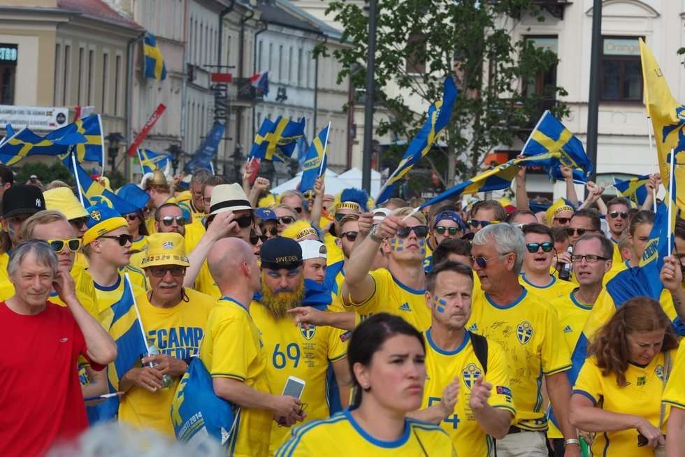   Szwedzcy kibice znów przeszli przez miasto  (zdjęcie 11) - Autor: Maciej Kaczanowski