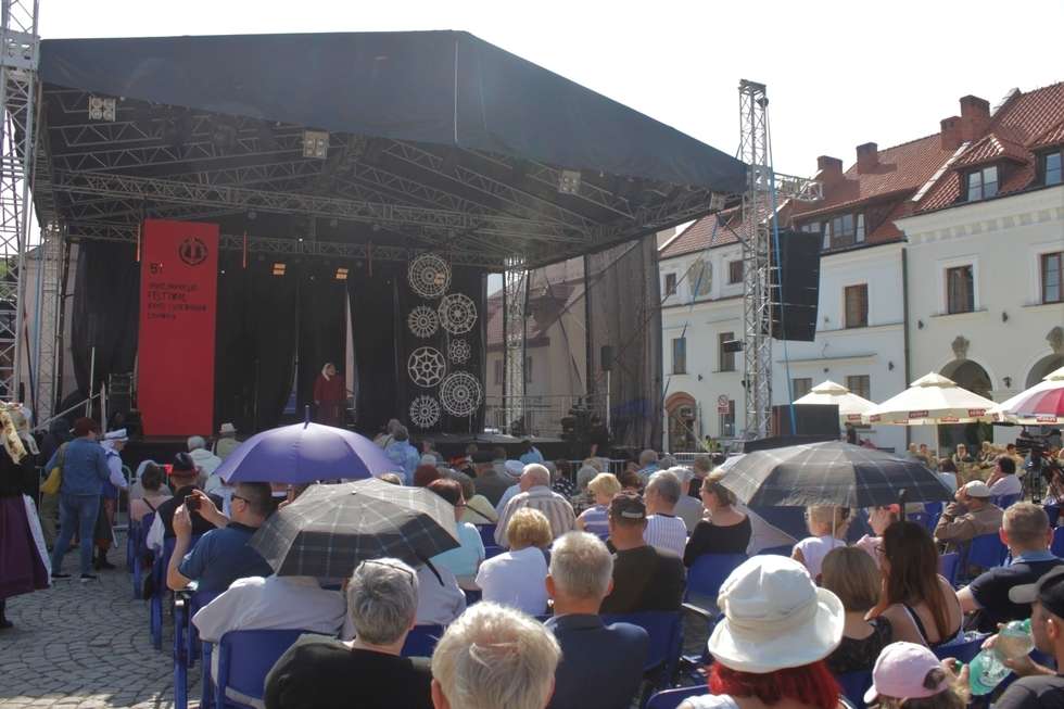  Festiwal Kapel i Śpiewaków Ludowych w Kazimierzu Dolnym (zdjęcie 34) - Autor: Katarzyna Gurmińska