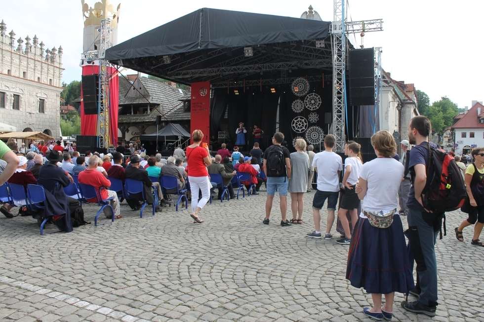  Festiwal Kapel i Śpiewaków Ludowych w Kazimierzu Dolnym (zdjęcie 5) - Autor: Katarzyna Gurmińska