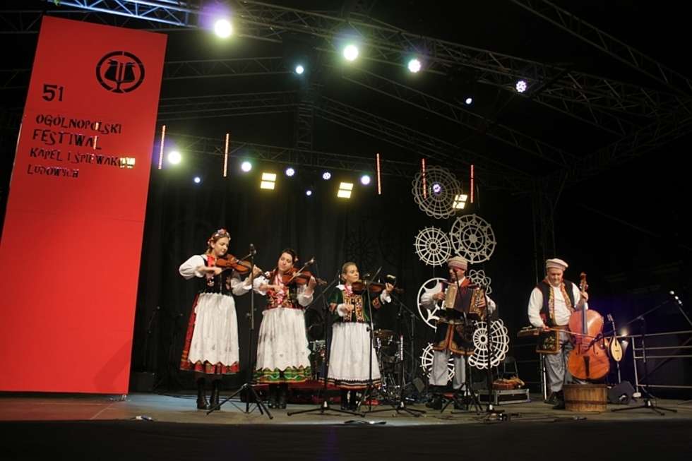  Festiwal Kapel i Śpiewaków Ludowych w Kazimierzu Dolnym (drugi dzień) (zdjęcie 18) - Autor: Katarzyna Gurmińska