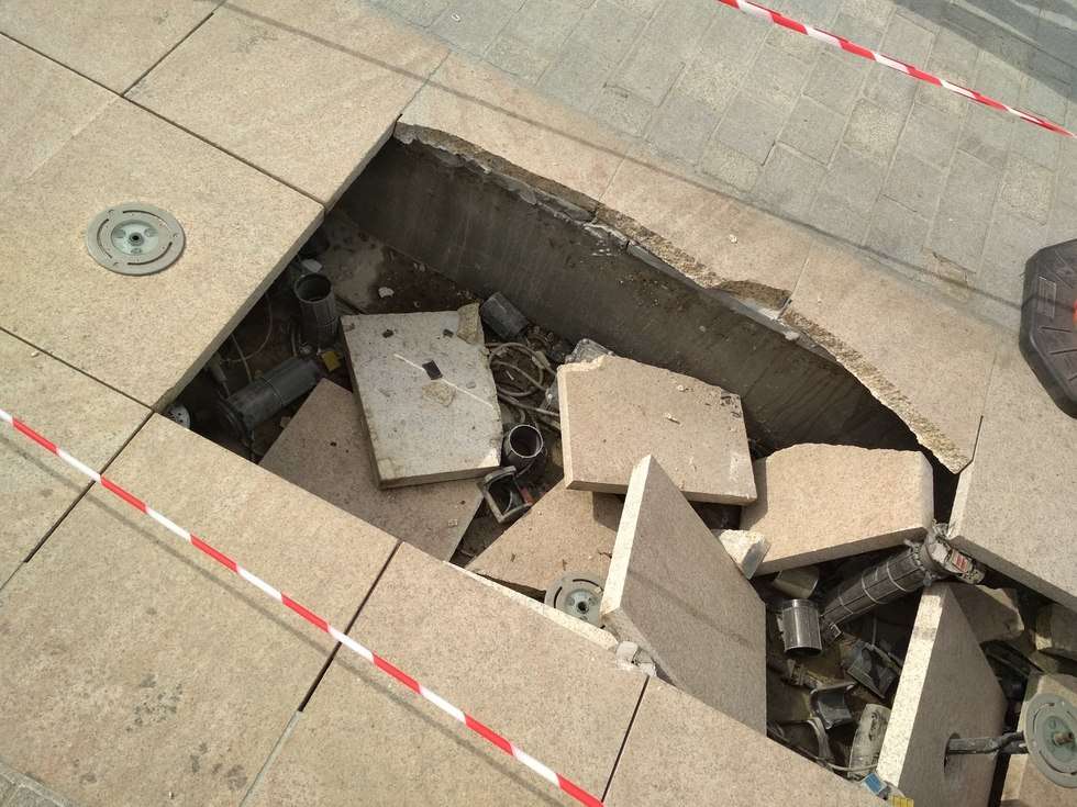  Zniszczona kolejna fontanna na pl. Litewskim (zdjęcie 6) - Autor: Paweł Buczkowski