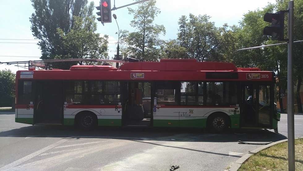  Wypadek trolejbusu na Drodze Męczenników Majdanka (zdjęcie 4) - Autor: Grzegorz Rekiel