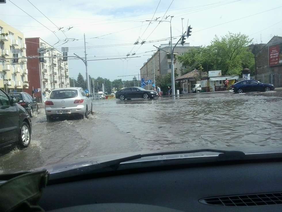  Burza w Lublinie: Połamane drzewa, zalane budynki (zdjęcie 1) - Autor: Bartłomiej Mazurek