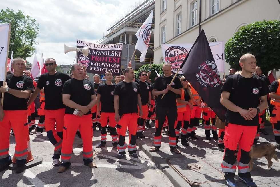 Protest ratowników medycznych w Lublinie (zdjęcie 37) - Autor: Wojciech Nieśpiałowski