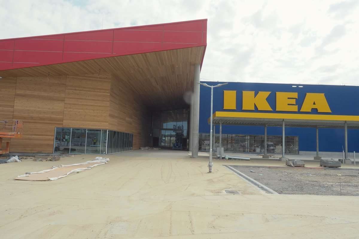 Budowa hipermarketu IKEA: prace wykończeniowe