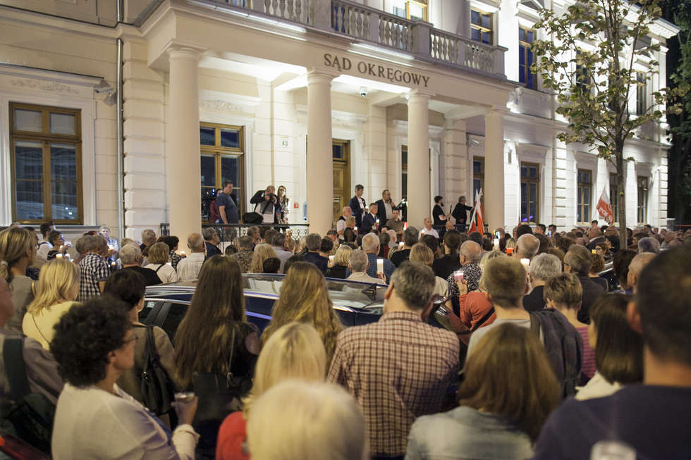  Protest przeciwko zmianom w sądownictwie (zdjęcie 16) - Autor: Jacek Szydłowski