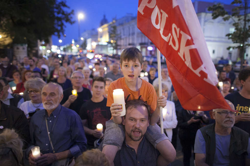  Protest przeciwko zmianom w sądownictwie (zdjęcie 21) - Autor: Jacek Szydłowski