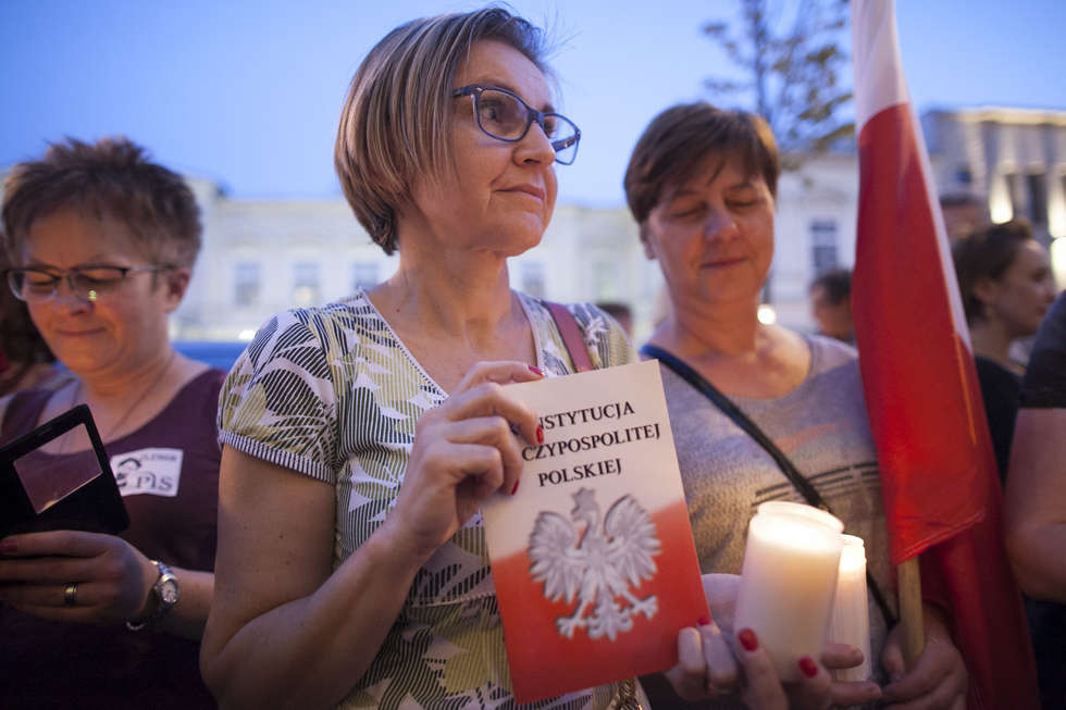  Protest przeciwko zmianom w sądownictwie (zdjęcie 26) - Autor: Jacek Szydłowski