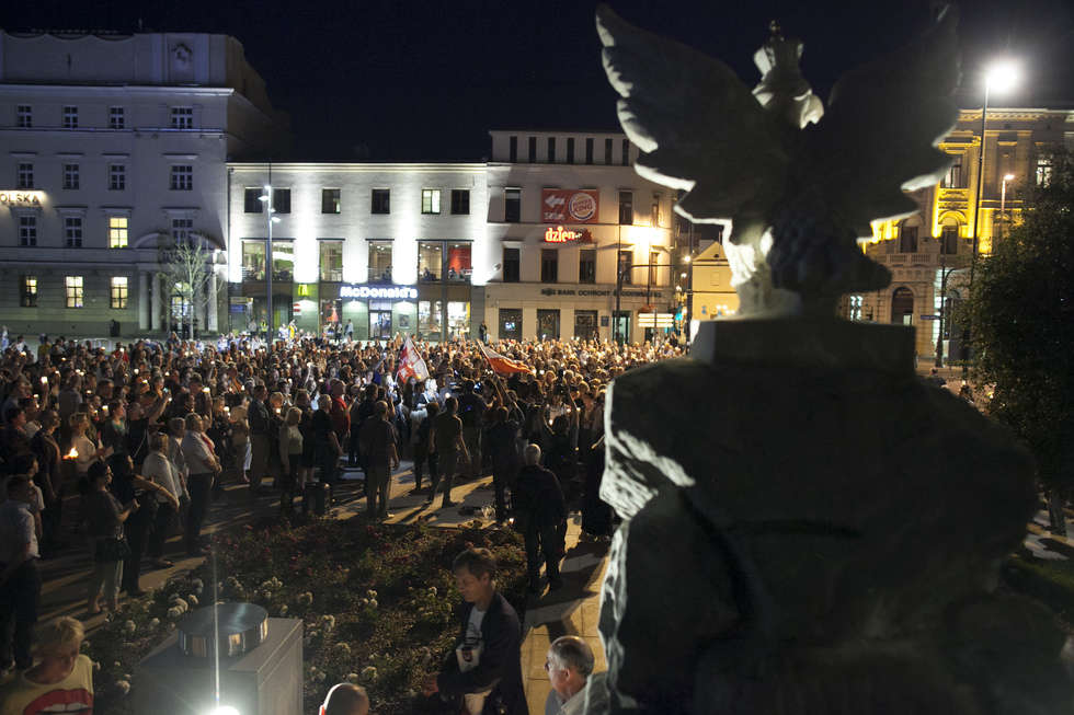 Protest przeciwko zmianom w sądownictwie (zdjęcie 1) - Autor: Jacek Szydłowski