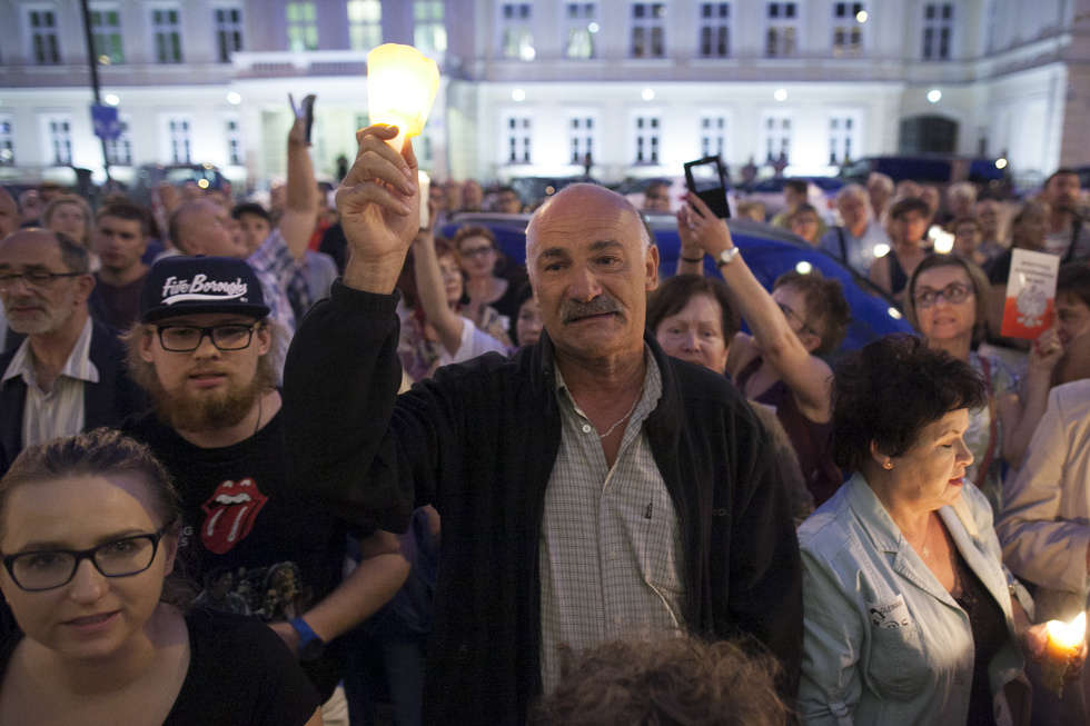  Protest przeciwko zmianom w sądownictwie (zdjęcie 18) - Autor: Jacek Szydłowski