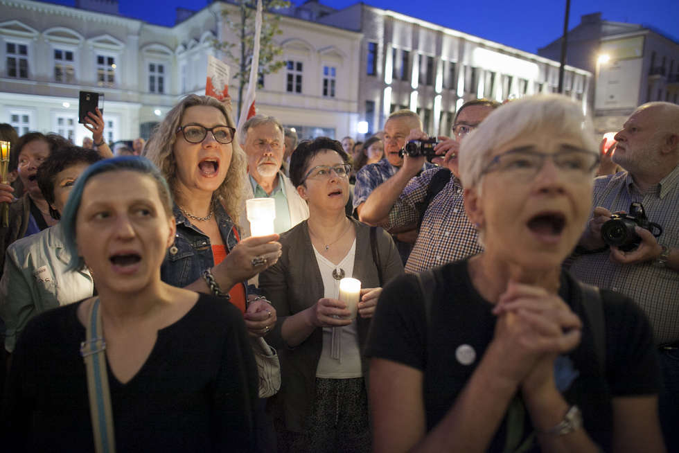  Protest przeciwko zmianom w sądownictwie (zdjęcie 17) - Autor: Jacek Szydłowski