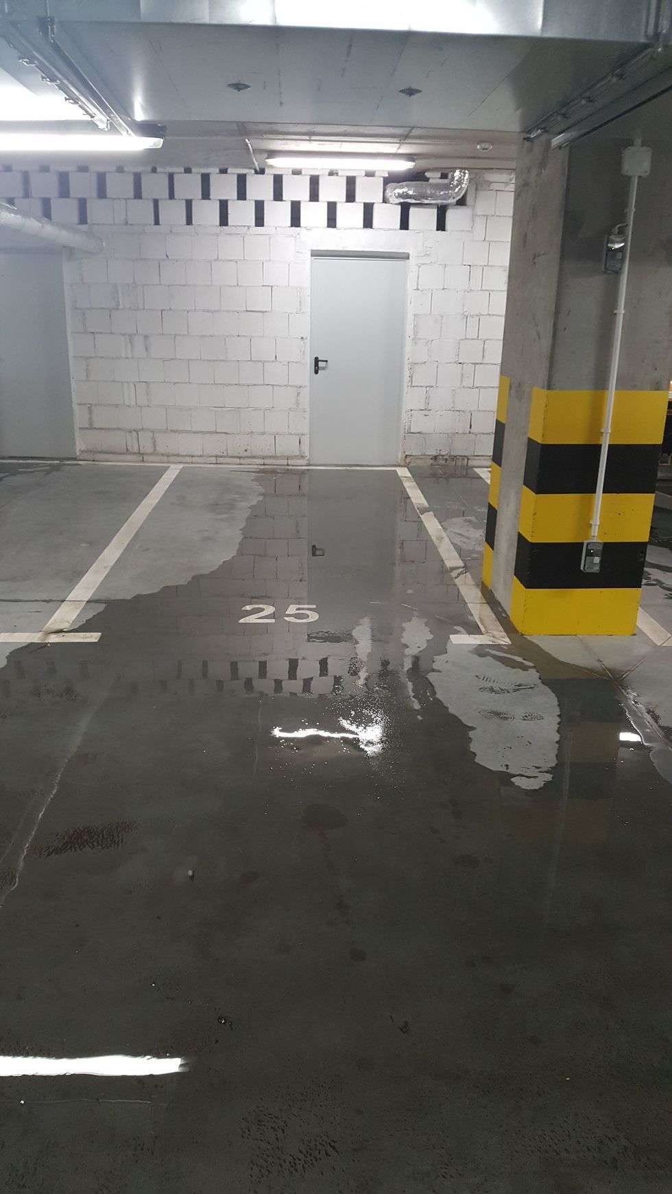  <p>Woda po raz kolejny podmyła parking podziemny</p>