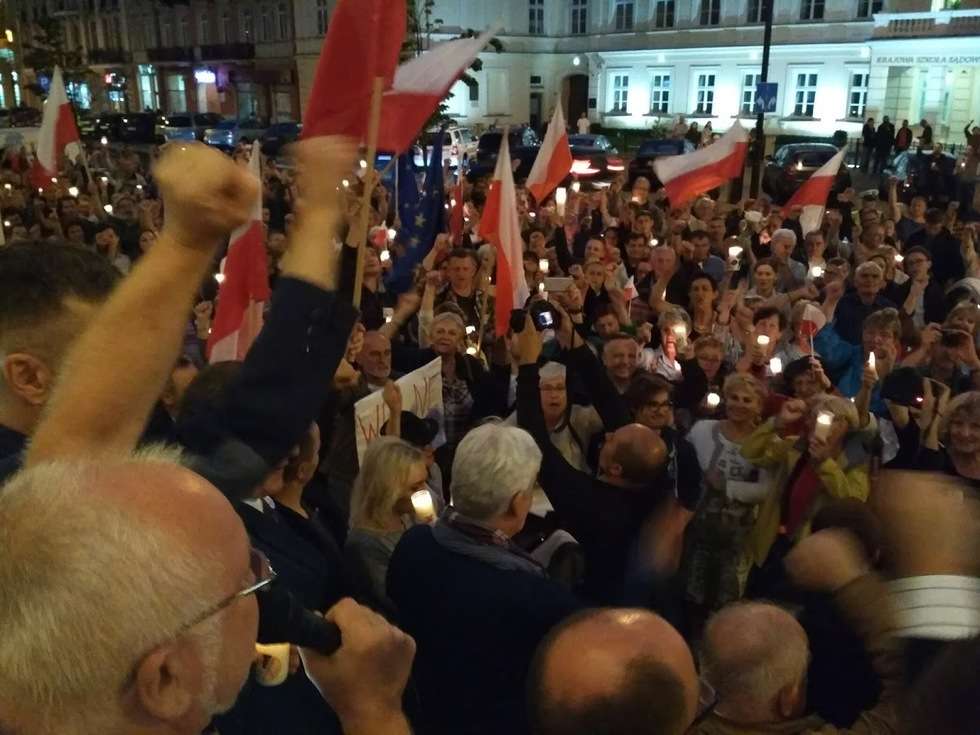  Protest w obronie sądów w Lublinie. Piątek (zdjęcie 47) - Autor: Paweł Buczkowski
