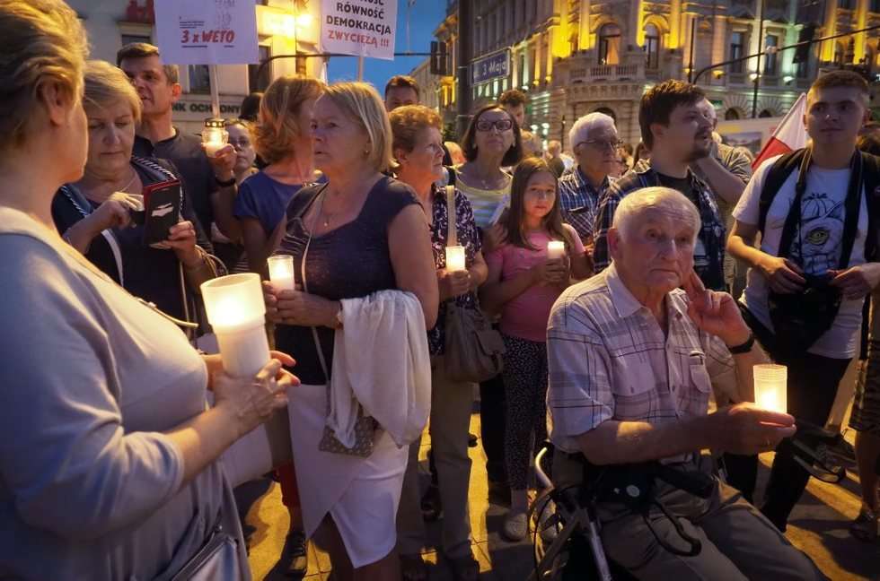  Kolejny protest w obronie sądów w Lublinie - sobota (zdjęcie 24) - Autor: Wojciech Nieśpiałowski