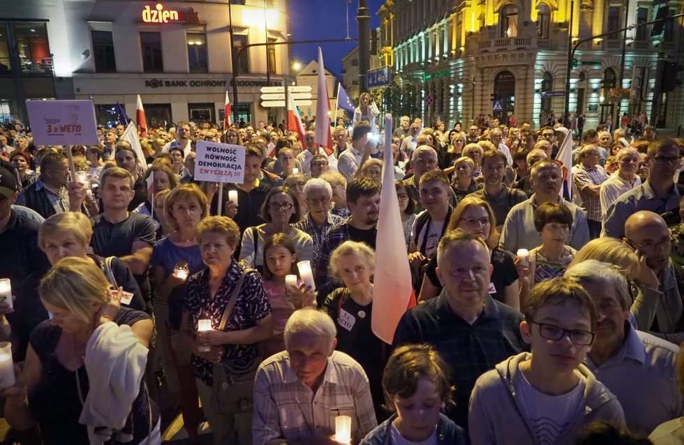  Kolejny protest w obronie sądów w Lublinie - sobota (zdjęcie 14) - Autor: Wojciech Nieśpiałowski