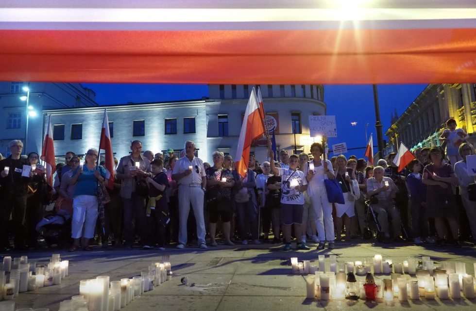  Kolejny protest w obronie sądów w Lublinie - sobota (zdjęcie 17) - Autor: Wojciech Nieśpiałowski