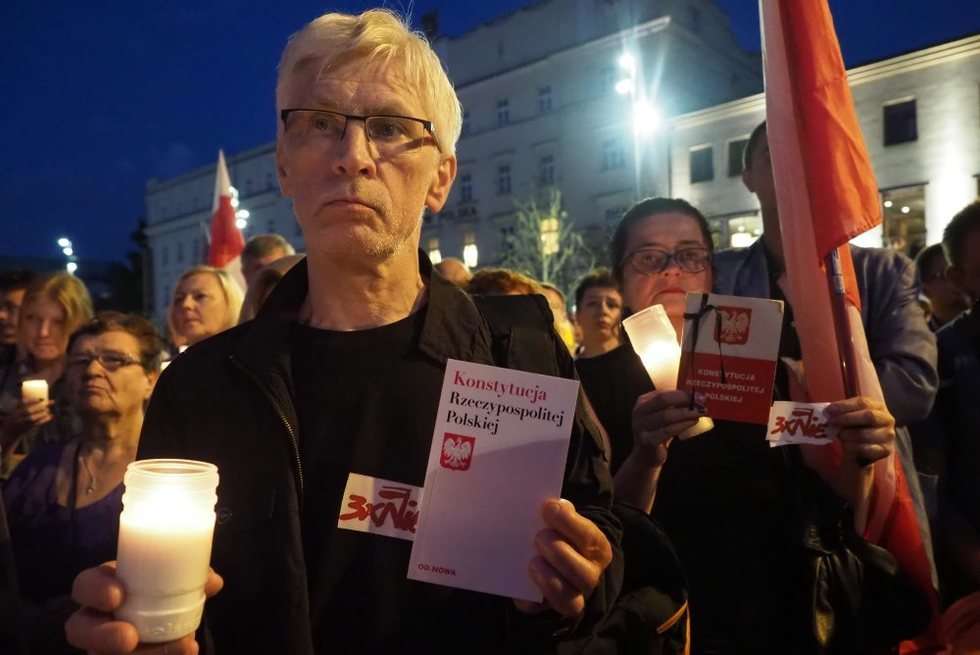  Kolejny protest w obronie sądów w Lublinie - sobota (zdjęcie 12) - Autor: Wojciech Nieśpiałowski