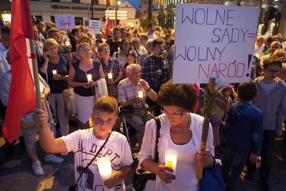  Kolejny protest w obronie sądów w Lublinie - sobota (zdjęcie 18) - Autor: Wojciech Nieśpiałowski