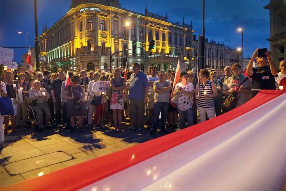  Kolejny protest w obronie sądów w Lublinie - sobota (zdjęcie 13) - Autor: Wojciech Nieśpiałowski