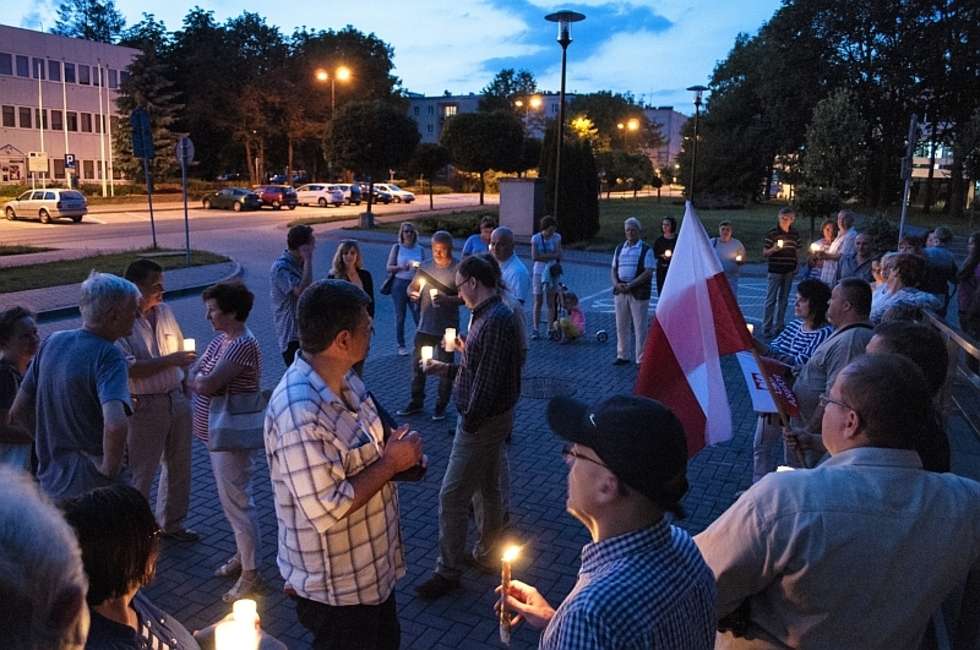  Protest w obronie sądów w Świdniku - sobota (zdjęcie 2) - Autor: Adam Sadło/Świdnik Wspólna Sprawa