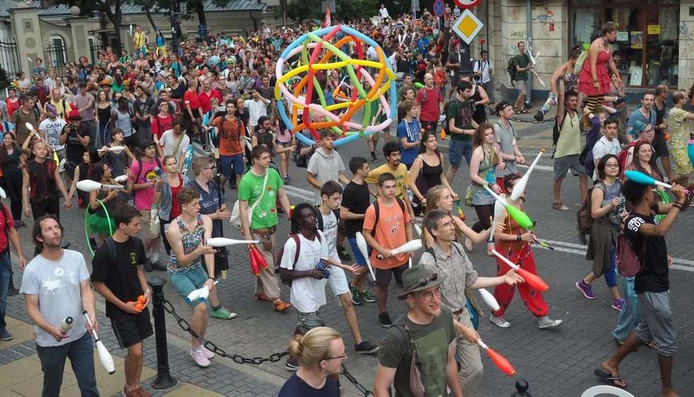   Parada Europejskiej Konwencji Żonglerskiej  (zdjęcie 27) - Autor: Maciej Kaczanowski