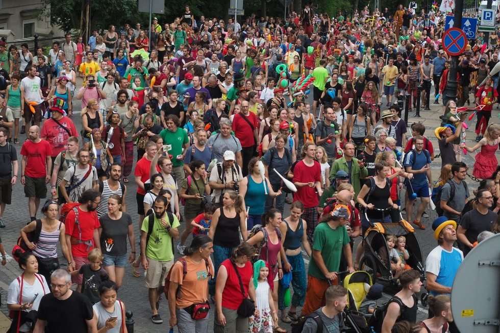   Parada Europejskiej Konwencji Żonglerskiej  (zdjęcie 24) - Autor: Maciej Kaczanowski