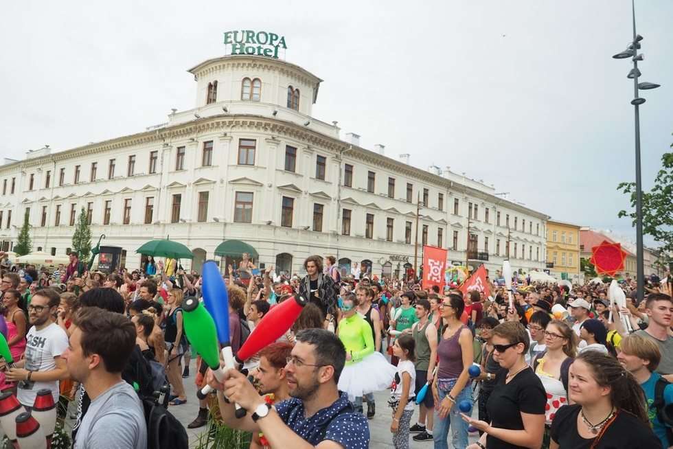   Parada Europejskiej Konwencji Żonglerskiej  (zdjęcie 4) - Autor: Maciej Kaczanowski