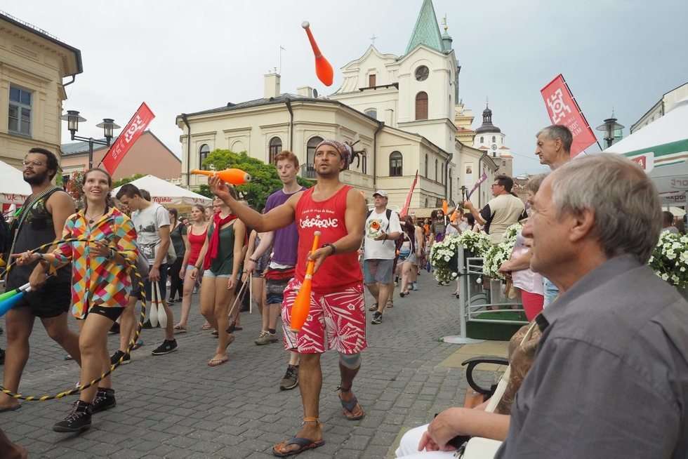   Parada Europejskiej Konwencji Żonglerskiej  (zdjęcie 16) - Autor: Maciej Kaczanowski