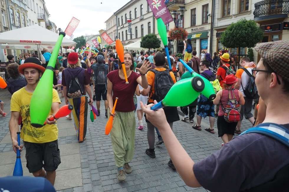   Parada Europejskiej Konwencji Żonglerskiej  (zdjęcie 13) - Autor: Maciej Kaczanowski