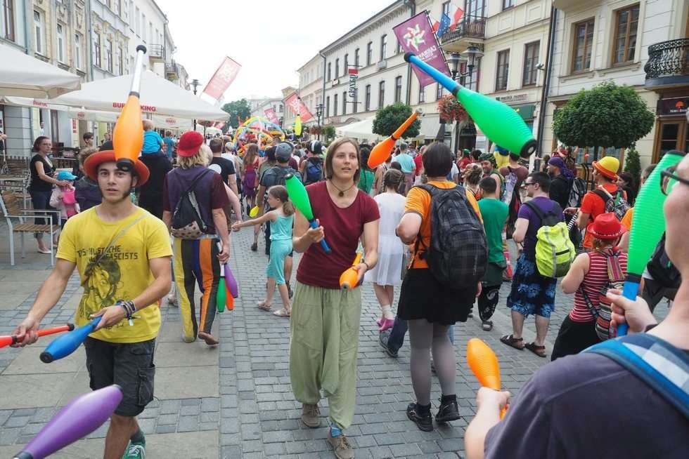   Parada Europejskiej Konwencji Żonglerskiej  (zdjęcie 14) - Autor: Maciej Kaczanowski