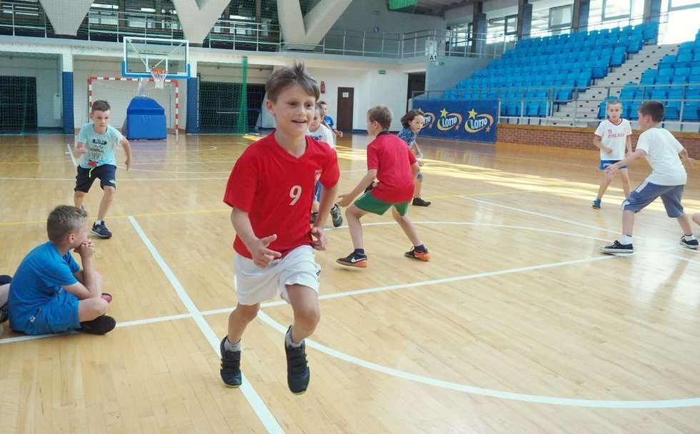 Wakacje na sportowo: trening z koszykarzami w hali MOSiR (zdjęcie 16) - Autor: Maciej Kaczanowski