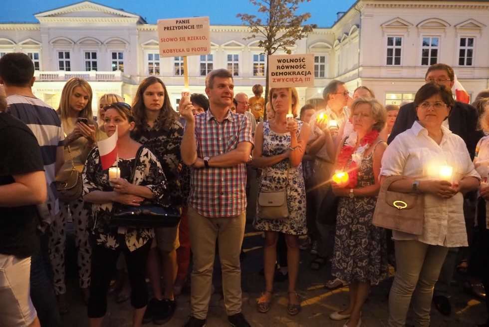 Kolejna manifestacja przed sądem w Lublinie (zdjęcie 15) - Autor: Wojciech Nieśpiałowski